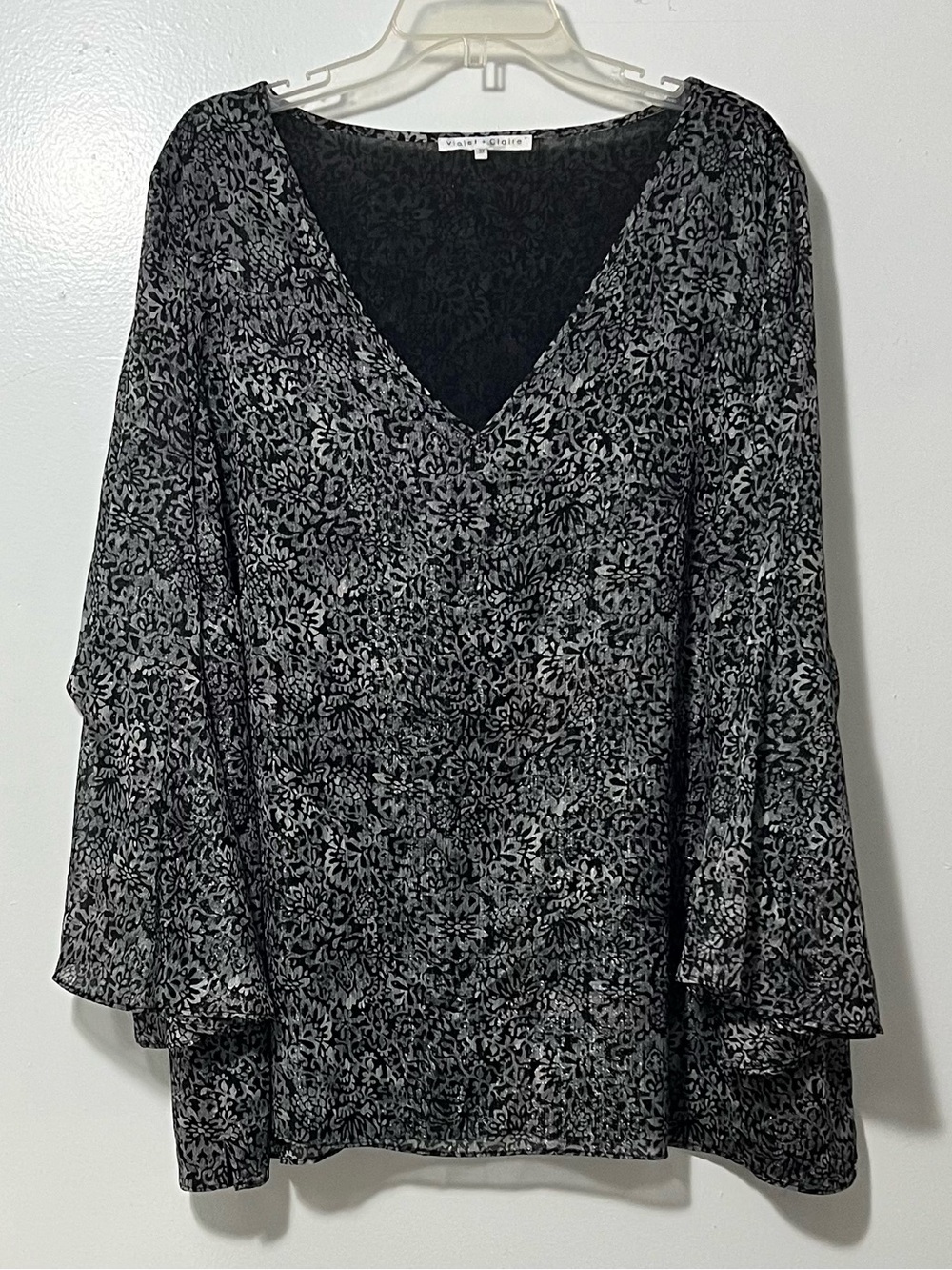 NWOT Violet & Claire Black and Gray Floral V-Neck Tunic Top